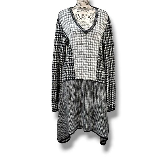 BCBGMaxAzria Monaco Size L Black White Houndstooth Sweater Dress - Picture 3 of 9